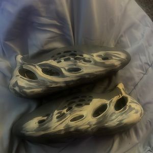 Yeezy foam runners moon greys size 11